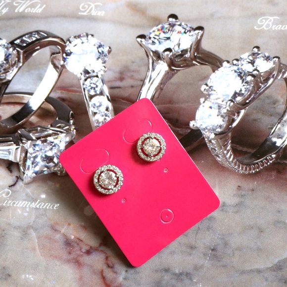 Meghan Markle Wedding Style Earrings. - Picture 2 of 6